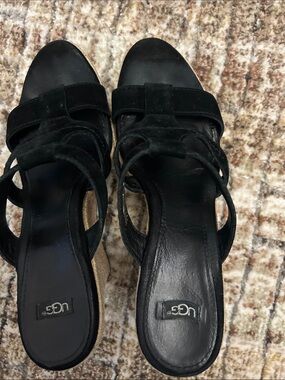 UGG Black Suede Strappy Espadrille Wedge Sandals Size 9 Like New